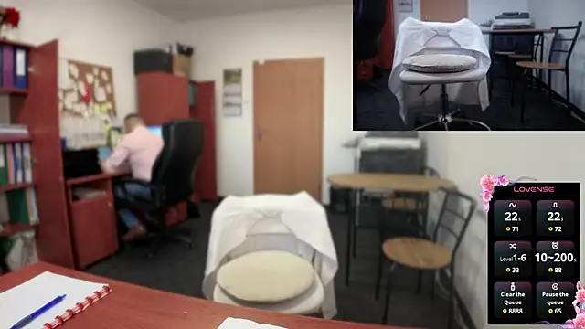 Snapshot of legsLONG chatting on 01-28-25, 07:32 legsLONG online show from 01-28-25, 07:32