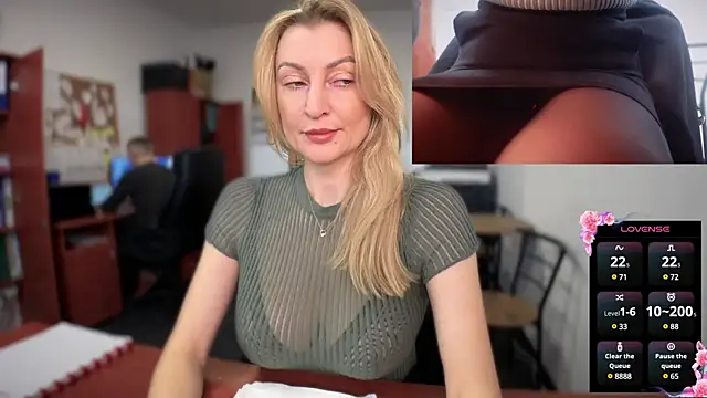 Snapshot of legsLONG chatting on 01-31-25, 07:39 legsLONG online show from 01-31-25, 07:39