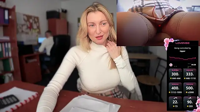 Snapshot of legsLONG chatting on 02-10-25, 01:44 legsLONG online show from 02-10-25, 01:44