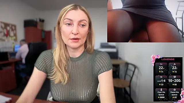 Snapshot of legsLONG chatting on 02-11-25, 07:44 legsLONG online show from 02-11-25, 07:44