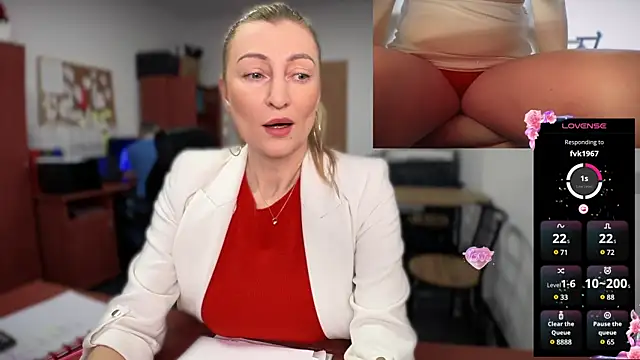 Snapshot of legsLONG chatting on 02-14-25, 07:59 legsLONG online show from 02-14-25, 07:59