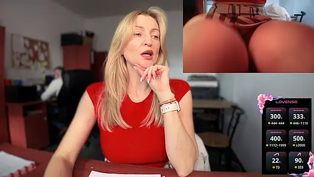 Snapshot of legsLONG chatting on 02-15-25, 10:55 legsLONG online show from 02-15-25, 10:55