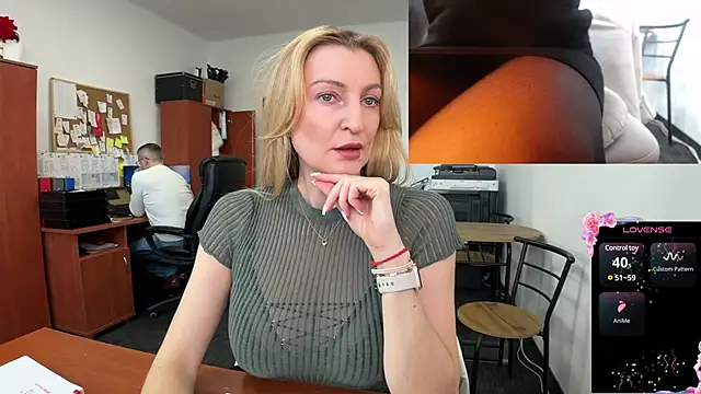 Snapshot of legsLONG chatting on 02-17-25, 07:37 legsLONG online show from 02-17-25, 07:37