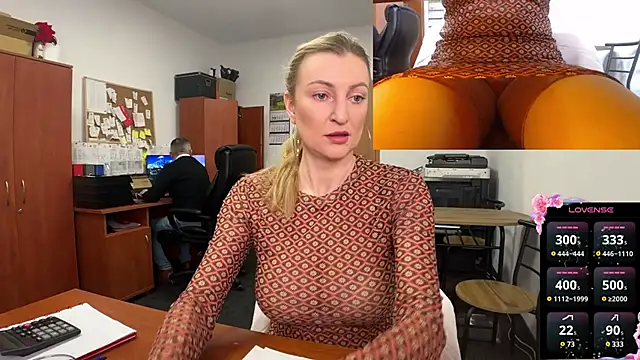 Snapshot of legsLONG chatting on 02-18-25, 05:53 legsLONG online show from 02-18-25, 05:53