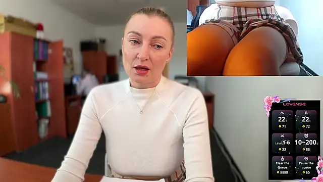 Snapshot of legsLONG chatting on 02-21-25, 08:18 legsLONG online show from 02-21-25, 08:18