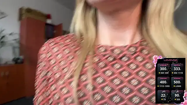 Snapshot of legsLONG chatting on 02-27-25, 10:59 legsLONG online show from 02-27-25, 10:59