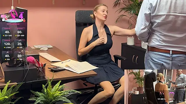 Snapshot of legsLONG chatting on 09-19-25, 03:52 legsLONG online show from 09-19-25, 03:52