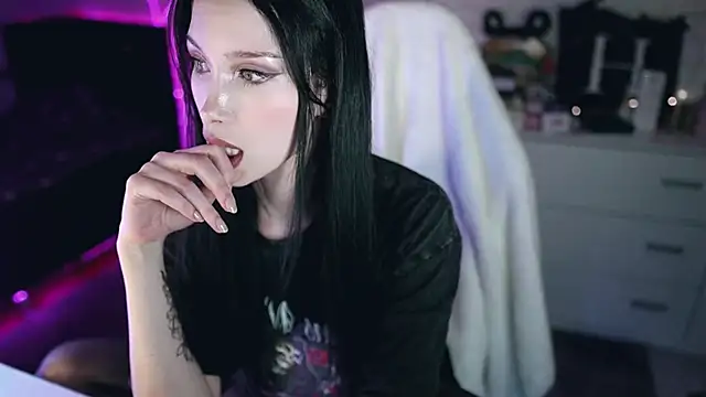 Snapshot of _Uindi_ chatting on 12-09-24, 07:39 Uindi online show from 12-09-24, 07:39