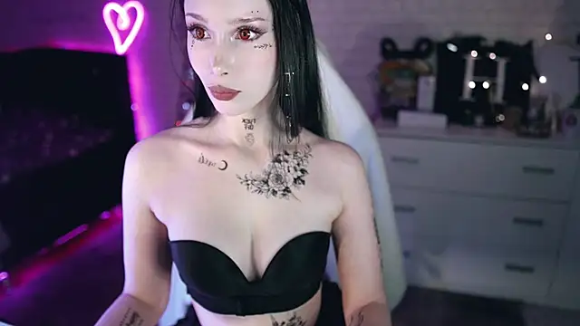 Snapshot of _Uindi_ chatting on 01-30-25, 05:39 Uindi online show from 01-30-25, 05:39