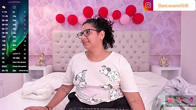 DanielleEvans  online show from 02-18-25, 10:36