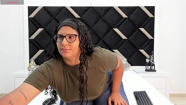 DanielleEvans  online show from 03-01-25, 11:17