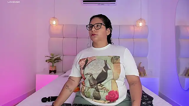 DanielleEvans  online show from 10-05-25, 11:30