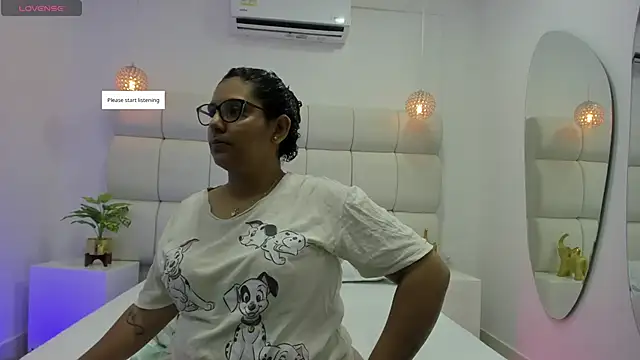 DanielleEvans  online show from 11-19-25, 11:10