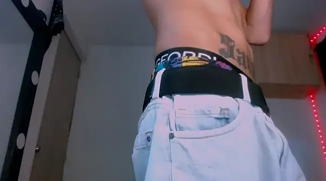 Snapshot of Samuel_Suarez chatting on 01-07-25, 11:24 Samuel Suarez online show from 01-07-25, 11:24