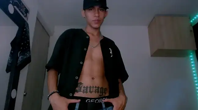 Snapshot of Samuel_Suarez chatting on 01-22-25, 04:34 Samuel Suarez online show from 01-22-25, 04:34