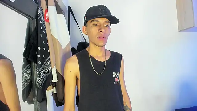 Snapshot of Samuel_Suarez chatting on 03-18-25, 01:43 Samuel Suarez online show from 03-18-25, 01:43