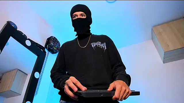 Snapshot of Samuel_Suarez chatting on 09-09-25, 10:04 Samuel Suarez online show from 09-09-25, 10:04