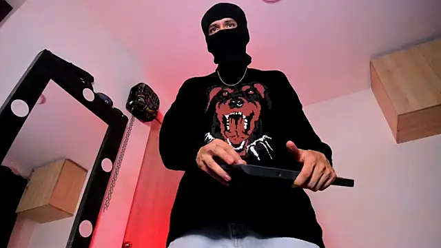 Snapshot of Samuel_Suarez chatting on 09-12-25, 09:42 Samuel Suarez online show from 09-12-25, 09:42