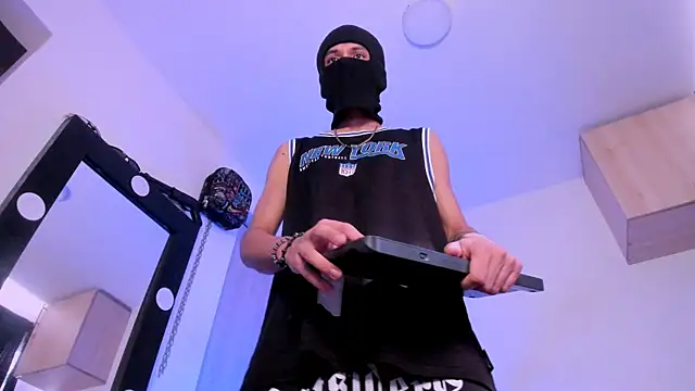 Snapshot of Samuel_Suarez chatting on 09-19-25, 01:12 Samuel Suarez online show from 09-19-25, 01:12