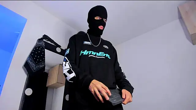 Snapshot of Samuel_Suarez chatting on 10-23-25, 05:07 Samuel Suarez online show from 10-23-25, 05:07