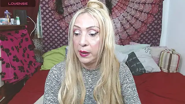 Snapshot of elena_evans chatting on 03-19-25, 08:32 elena evans online show from 03-19-25, 08:32