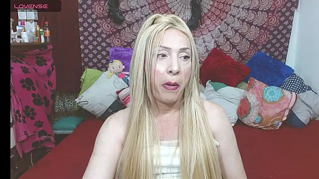Snapshot of elena_evans chatting on 09-30-25, 04:01 elena evans online show from 09-30-25, 04:01