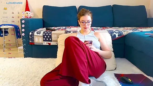 Snapshot of Love_plat1na chatting on 01-20-25, 09:35 Love plat1na online show from 01-20-25, 09:35