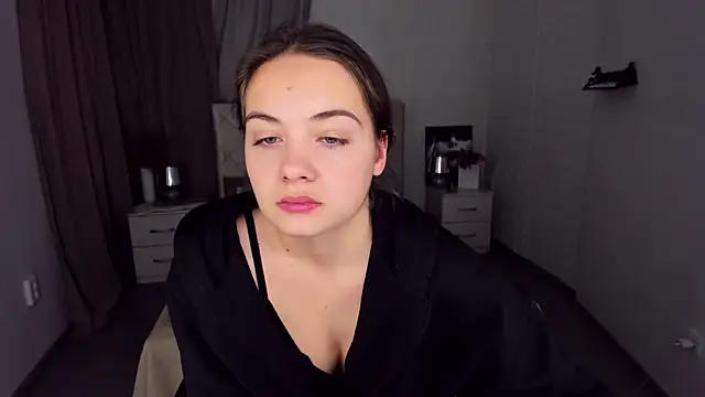 Snapshot of KristinaLoison chatting on 12-18-24, 07:52 KristinaLoison online show from 12-18-24, 07:52