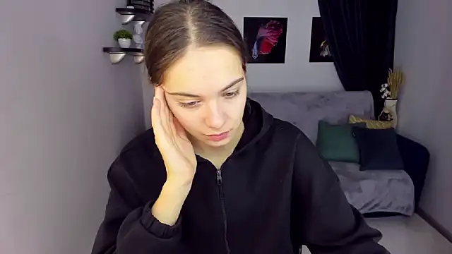 Snapshot of KristinaLoison chatting on 12-24-24, 01:06 KristinaLoison online show from 12-24-24, 01:06