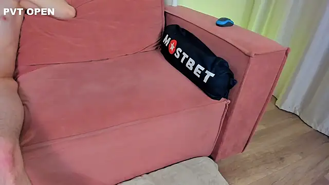 Snapshot of hlopushkahouse chatting on 12-21-24, 07:49 hlopushkahouse online show from 12-21-24, 07:49