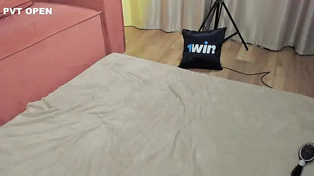 Snapshot of hlopushkahouse chatting on 01-26-25, 05:02 hlopushkahouse online show from 01-26-25, 05:02