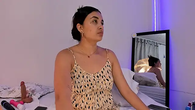 aisha es online show from 01-15-25, 01:56