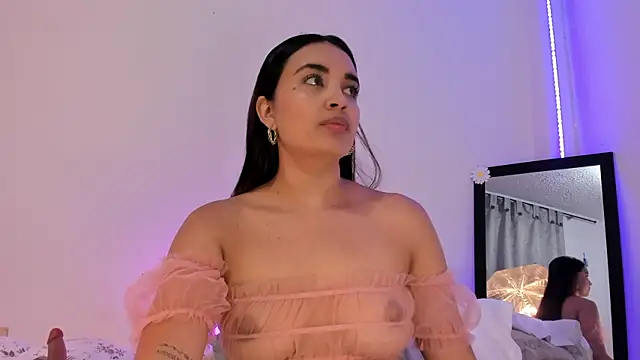 aisha es online show from 01-19-25, 04:04