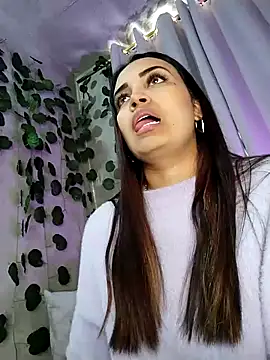 aisha es online show from 02-22-25, 06:19