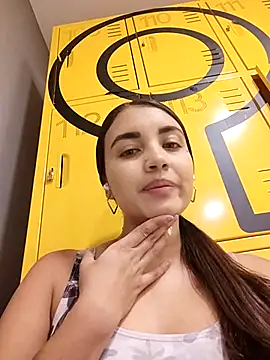 aisha es online show from 03-18-25, 05:10