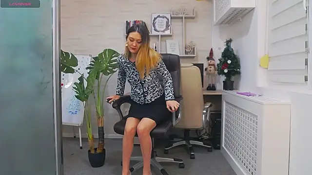 EllaMilf  online show from 01-05-25, 07:17