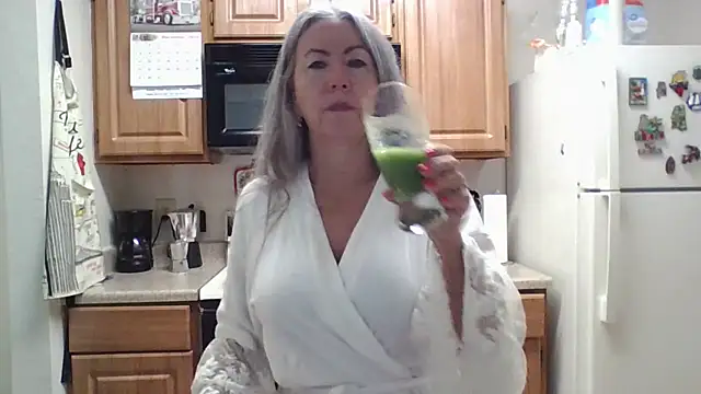 EvaRobinson online show from 12-18-24, 02:28