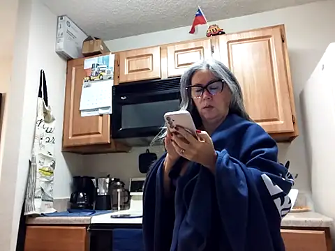 EvaRobinson online show from 01-16-25, 01:58