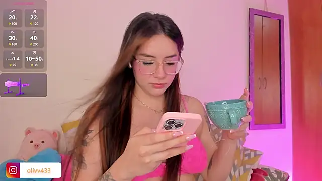 Snapshot of olivia__s chatting on 03-23-25, 03:10 olivia  s online show from 03-23-25, 03:10