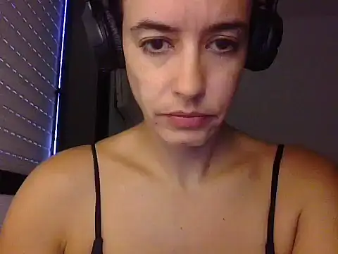 Snapshot of melaniepatterson chatting on 05-11-26, 12:00 melaniepatterson online show from 05-11-26, 12:00