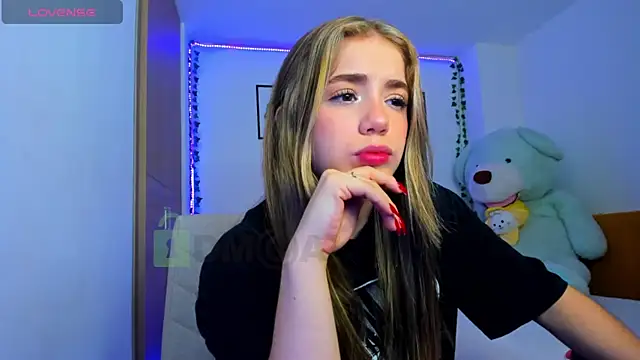 Snapshot of ShelbyHagen chatting on 12-13-24, 04:05 ShelbyHagen online show from 12-13-24, 04:05