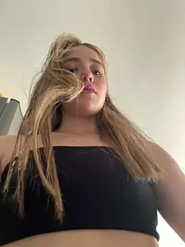 Snapshot of ShelbyHagen chatting on 01-29-25, 07:32 ShelbyHagen online show from 01-29-25, 07:32