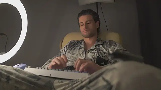 Snapshot of Keen___Luckystrike chatting on 03-21-25, 12:51 Keen Luckystrike online show from 03-21-25, 12:51