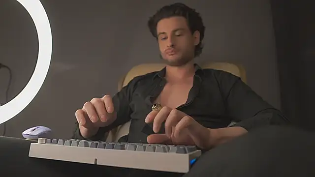 Snapshot of Keen___Luckystrike chatting on 03-22-25, 01:54 Keen Luckystrike online show from 03-22-25, 01:54