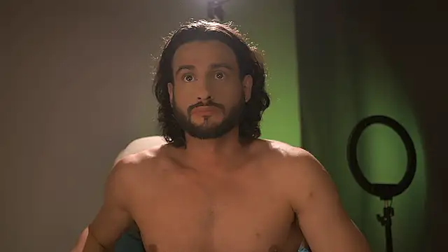 Snapshot of Keen___Luckystrike chatting on 10-12-25, 02:27 Keen Luckystrike online show from 10-12-25, 02:27