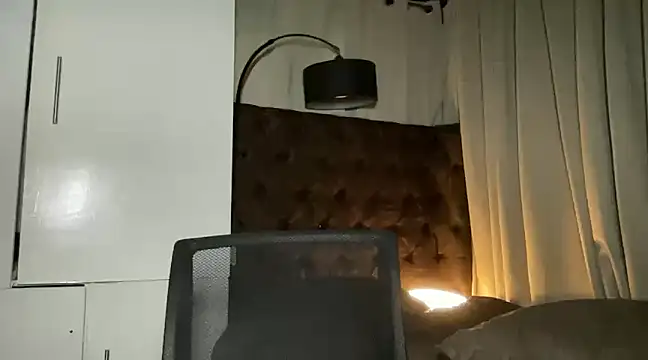 Snapshot of Lilly_cruz chatting on 12-11-24, 08:28 Lilly cruz online show from 12-11-24, 08:28