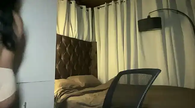 Snapshot of Lilly_cruz chatting on 12-20-24, 07:07 Lilly cruz online show from 12-20-24, 07:07