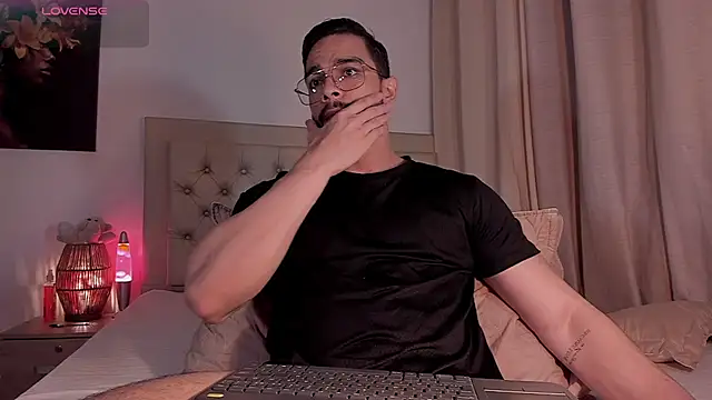 Snapshot of Josseph1_ chatting on 10-21-25, 11:49 Josseph1 online show from 10-21-25, 11:49