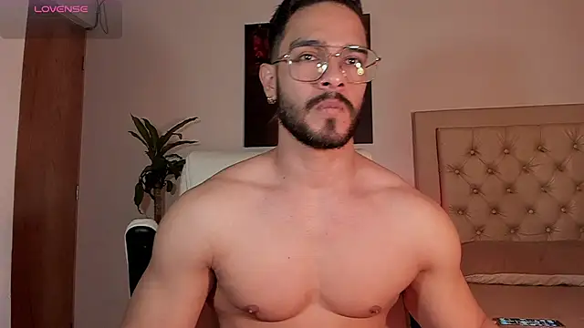 Snapshot of Josseph1_ chatting on 10-27-25, 11:31 Josseph1 online show from 10-27-25, 11:31