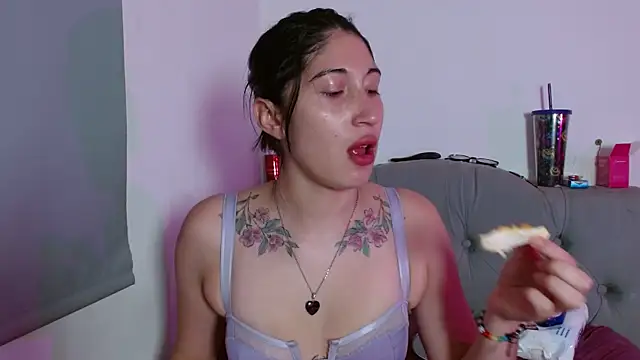 Snapshot of Red-moon1 chatting on 11-30-25, 05:11 Red-moon1 online show from 11-30-25, 05:11